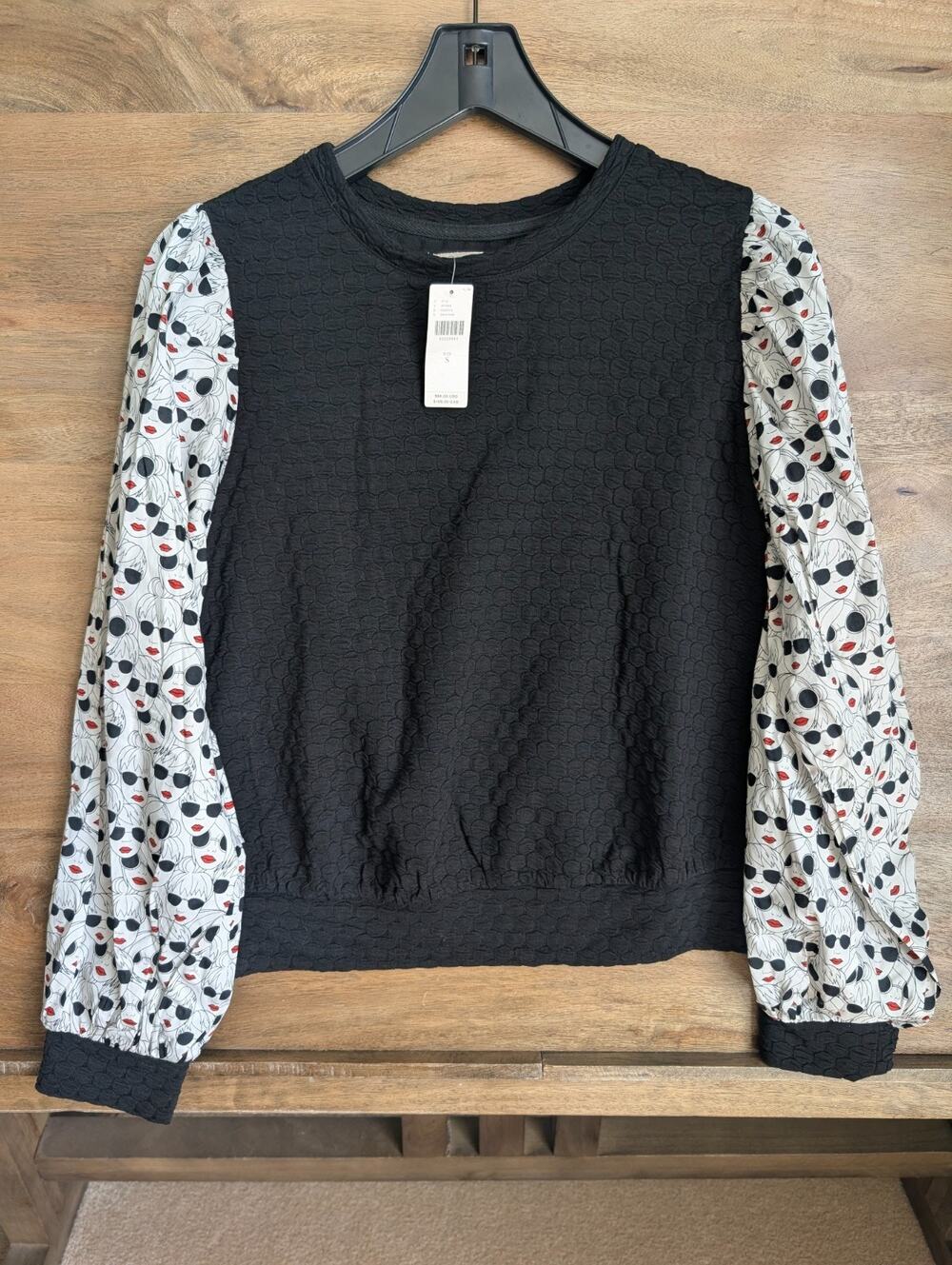 NWT Porridge Clothing Textured Top Womens S Black Sunglasses Lips Print Pullover